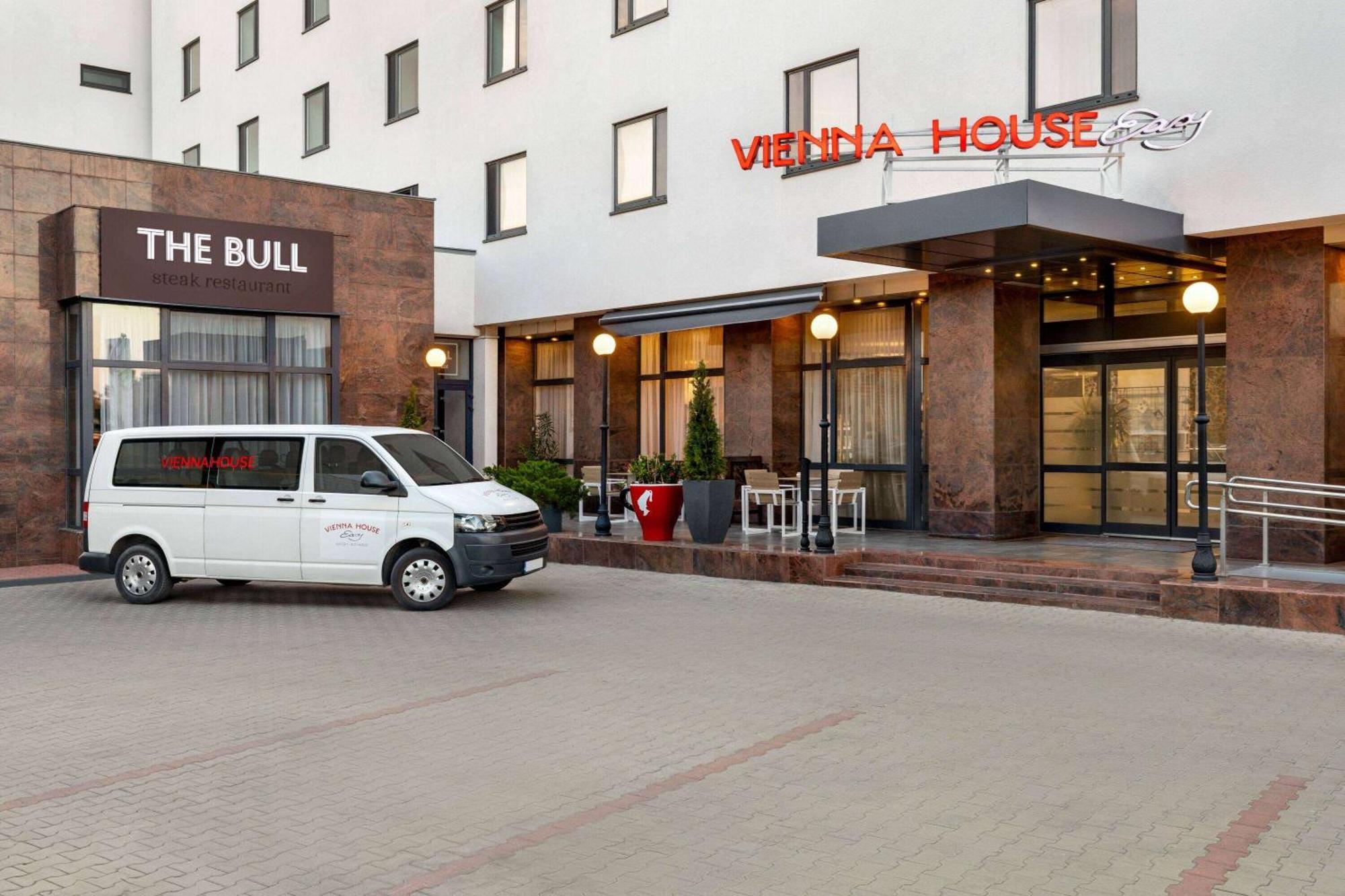 Vienna House Easy By Wyndham Bucharest Airport Otel Otopeni Dış mekan fotoğraf